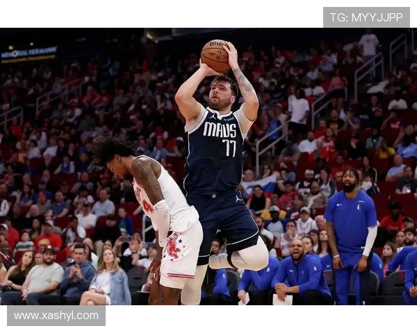 东契奇狂砍73分刷新现役最高分记录独行侠成功终结太阳队11连胜纪录