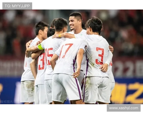 重庆足球队与南京足球队赛后复盘分析双方配合与战术表现